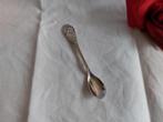Verzilverd lepeltje klederdracht Groningen | vrouw, Antiek en Kunst, Antiek | Bestek, Verzenden