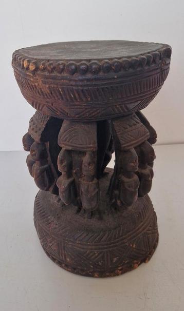 Uit inboedel: Houten dogan krukje , Mali, West=Afrika, incl beschikbaar voor biedingen