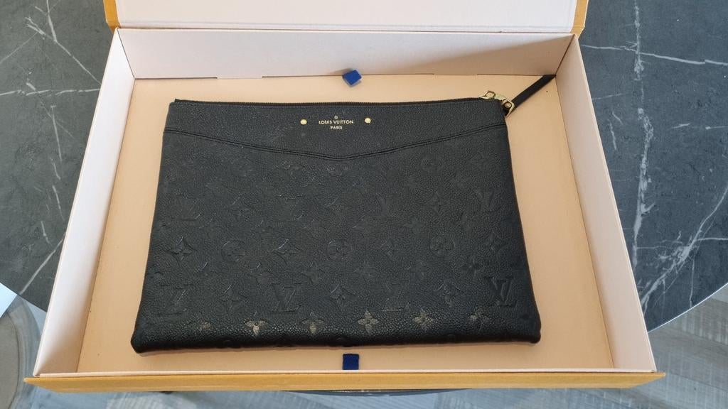 Louis Vuitton Pochette Zwart - Zo Goed Als Nieuw, Ophalen of Verzenden, Zo goed als nieuw, Zwart, Avondtasje