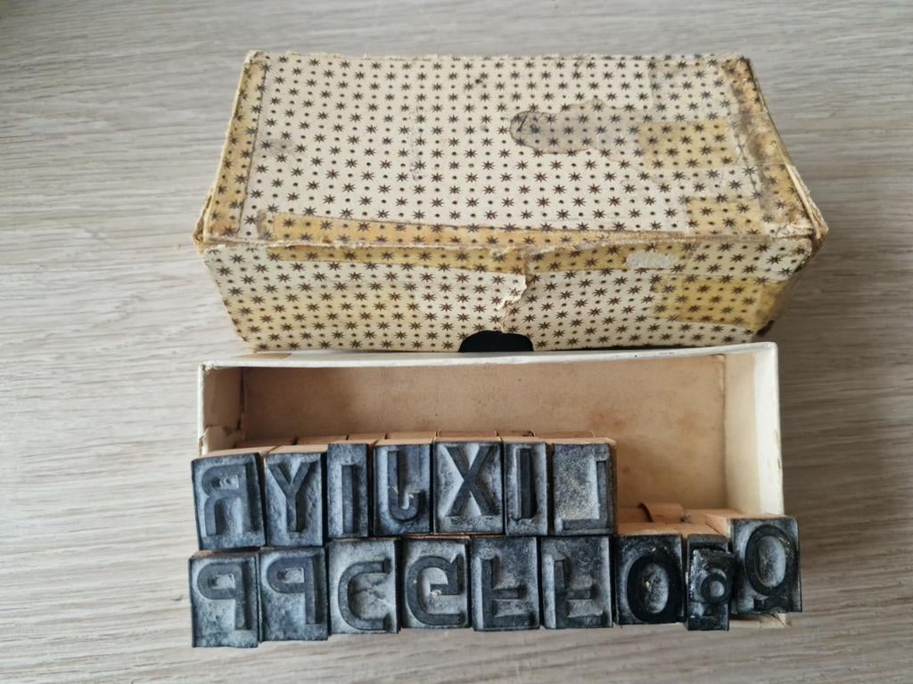 Doosje stempels oud, Ophalen of Verzenden