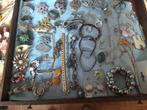Groot lot van ca 150 stuks, sieraden, Ophalen of Verzenden, Zo goed als nieuw, Overige kleuren, Overige materialen