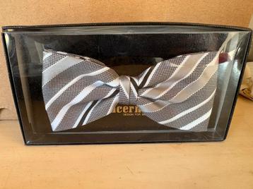 1 Vlinderdas grijs gestreept & 1 vlinderdas zwart beschikbaar voor biedingen