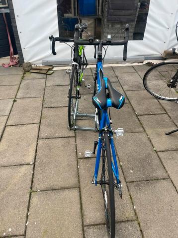 Te koop, dames en heren racefiets beschikbaar voor biedingen