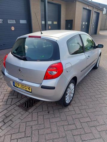 Renault Clio 1.2 16V 55KW 3-DRS 2009 Grijs beschikbaar voor biedingen