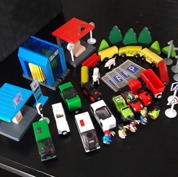 Treinbaan met houten rails beschikbaar voor biedingen