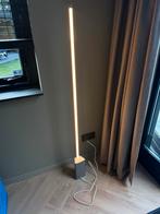 Philips Hue Signe Vloerlamp Wit. Alle kleuren licht., Ophalen, Kunststof, 150 tot 200 cm, Zo goed als nieuw