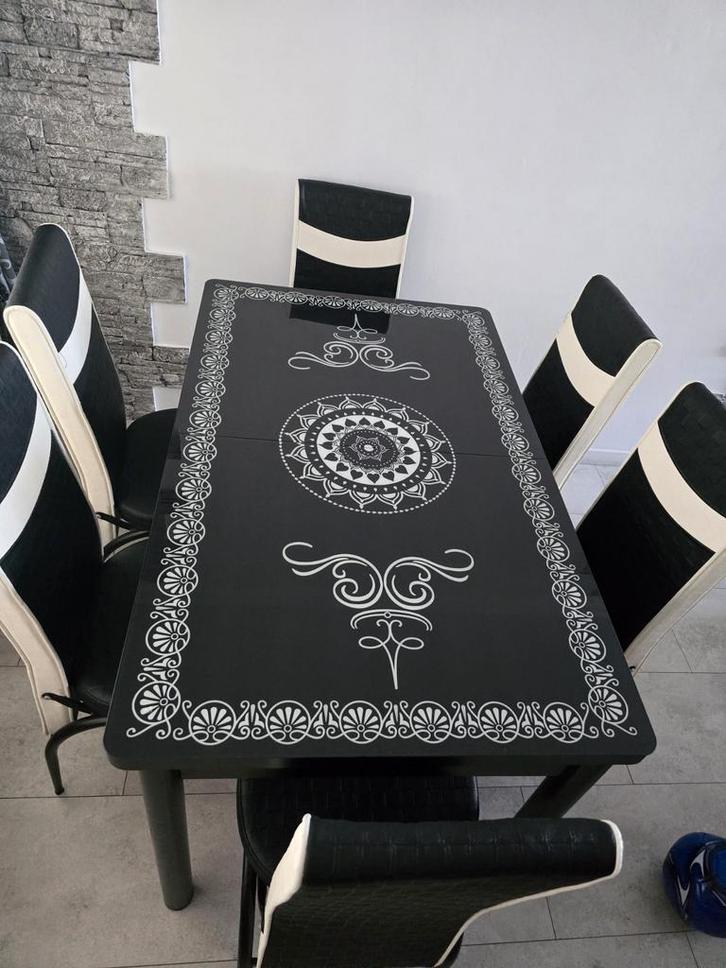 Eettafel met zes stoelen., Huis en Inrichting, Complete eetkamers, Zo goed als nieuw, 4 tot 6 stoelen, Ophalen of Verzenden