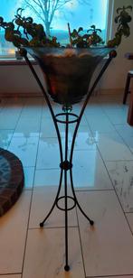 Plantenbak met metale poten en glazen bak., Ophalen of Verzenden, Gebruikt