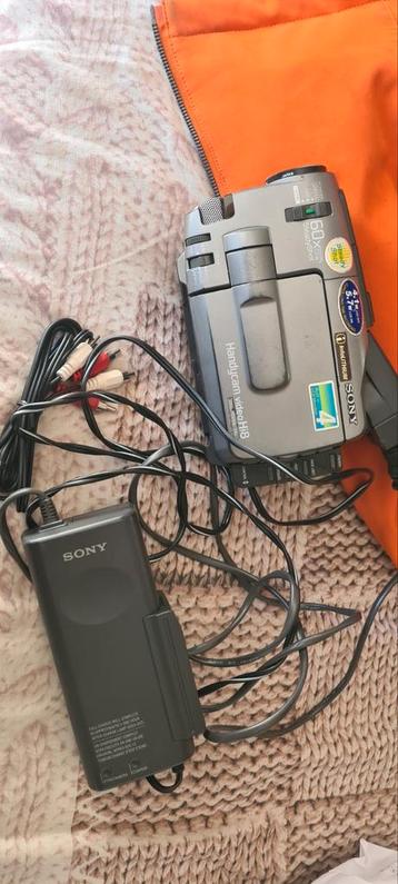 Sony CCD-TR820E Hi8 camera compleet met kabels en tas beschikbaar voor biedingen