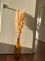 Bruine glazen vaas met pluimen, Ophalen, Zo goed als nieuw