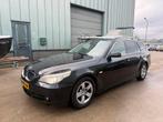 BMW 525i station automaat nette auto youngtimer, Auto's, Automaat, Navigatiesysteem, Achterwielaandrijving, Zwart