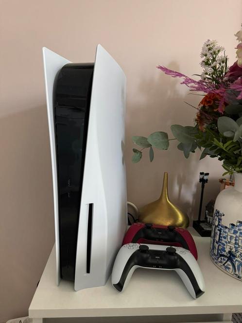 Playstation 5 disk edition 2 controllers 4 games 1TB, Spelcomputers en Games, Spelcomputers | Sony PlayStation 5, Zo goed als nieuw