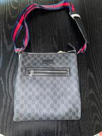 Gucci schoudertas, Ophalen