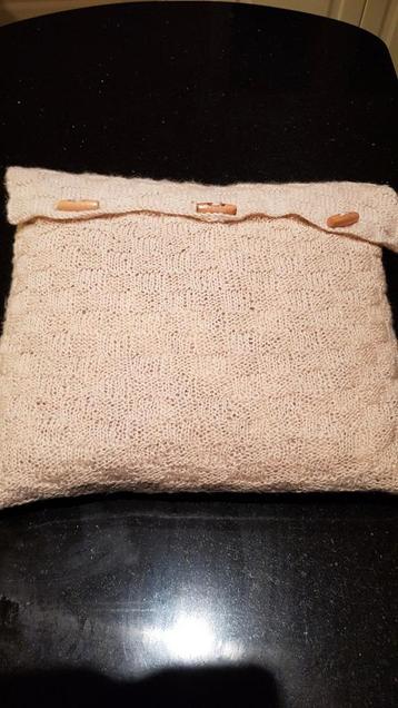 Gebreid sierkussen - creme/beige - 37x43 cm beschikbaar voor biedingen