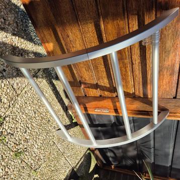 Douche handdoekrek beschikbaar voor biedingen