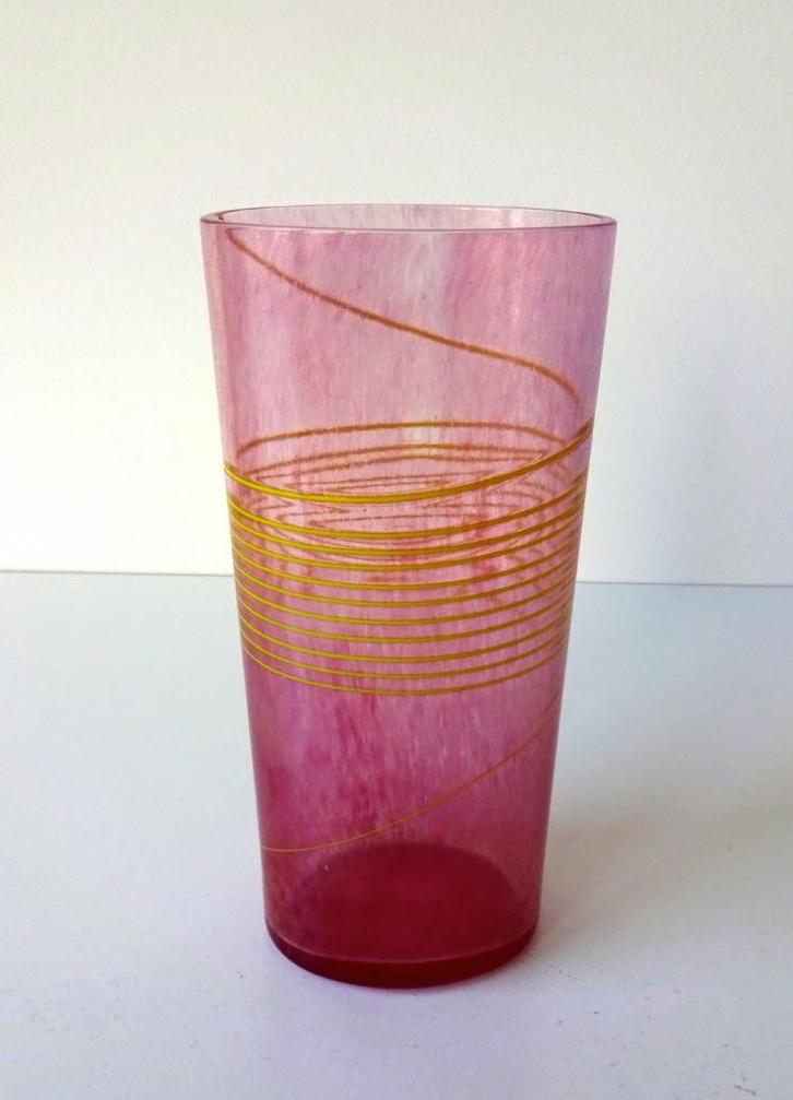 Glazen vaas lichtrood spiraal B. Vallien Kosta Boda 3480-g, Antiek en Kunst, Antiek | Glas en Kristal, Ophalen of Verzenden