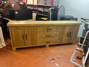 Handgemaakte dressoir kast beschikbaar voor biedingen