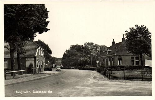 Hooghalen, Dorpsgezicht - VW-kever - ongelopen, Verzamelen, Ansichtkaarten | Nederland, Ongelopen, 1940 tot 1960, Ophalen of Verzenden