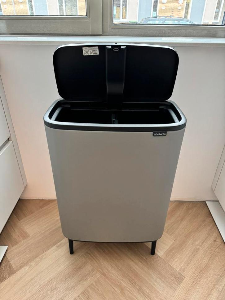 Brabantia bo touch bin hi 60L (2x30) - mineral concrete grey, Huis en Inrichting, Woonaccessoires | Prullenbakken, Zo goed als nieuw