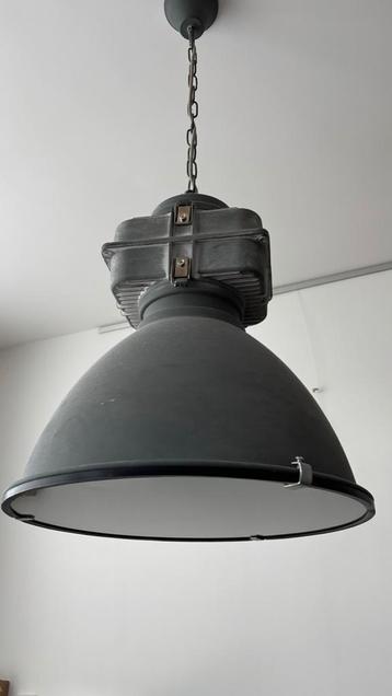 Industriële Hanglamp beschikbaar voor biedingen