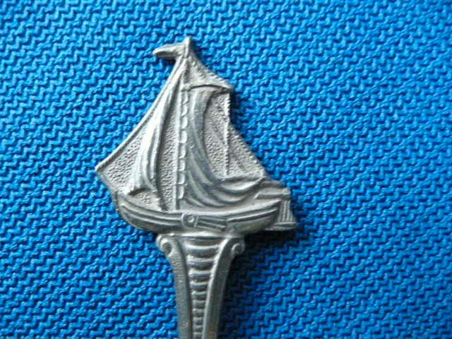 Oude theelepel waarop schip, Huis en Inrichting, Woonaccessoires | Overige, Gebruikt, Ophalen of Verzenden