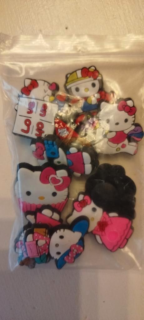 Crocs charms Hello Kitty NIEUW, Kinderen en Baby's, Kinderkleding | Schoenen en Sokken, Nieuw, Overige typen, Jongen of Meisje