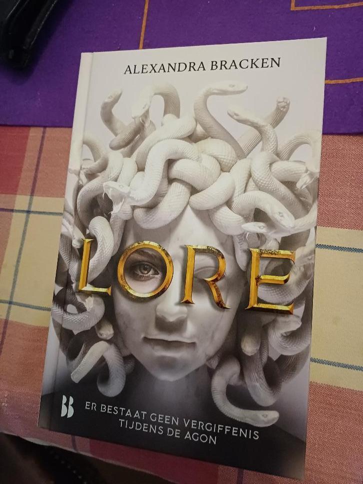 Alexandra Bracken.Lore. Hardcover., Boeken, Avontuur en Actie, Gelezen, Ophalen