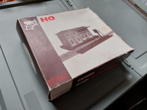 Hema / Lima stationsgebouw met sein, Hobby en Vrije tijd, Modeltreinen | H0, Gebruikt, Rails, Gelijkstroom, Lima, Ophalen of Verzenden