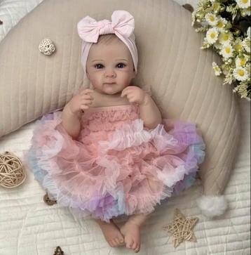 Prachtige pop met prinsessen jurk. beschikbaar voor biedingen