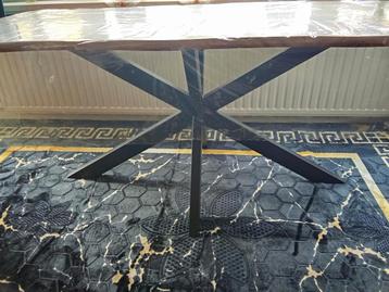 Tafel beschikbaar voor biedingen