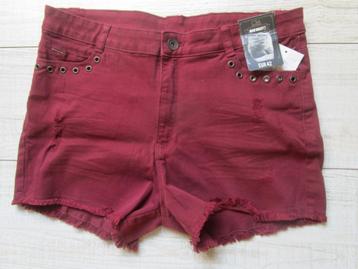 Korte broek CLOCKHOUSE mt 40  donkerrood beschikbaar voor biedingen