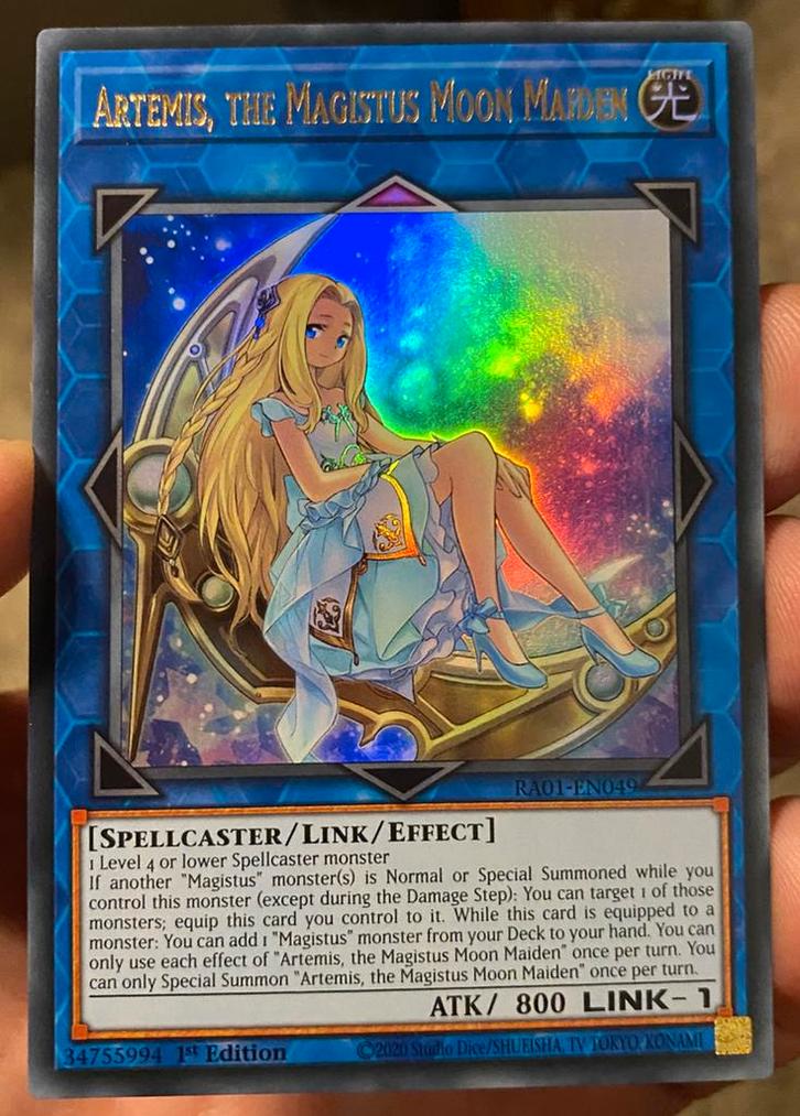 Yu-Gi-Oh! Artemis, the Magistus Moon Maiden RA01 1st Ed !, Hobby en Vrije tijd, Verzamelkaartspellen | Yu-gi-Oh!, Zo goed als nieuw