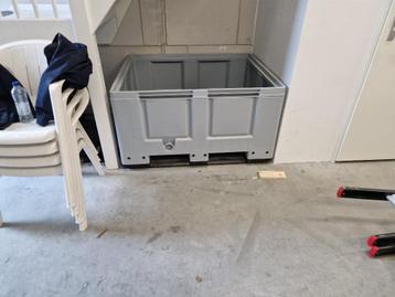Grote krat, palletbox, Transoplast beschikbaar voor biedingen