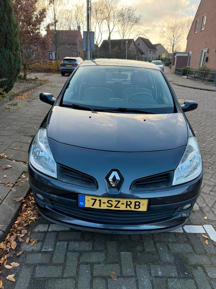 Renault Clio 1.6 16V 82KW 5-DRS AUT E4 2006 Grijs, Auto's, Renault, Particulier, Clio, Benzine, E, Hatchback, Automaat, Origineel Nederlands