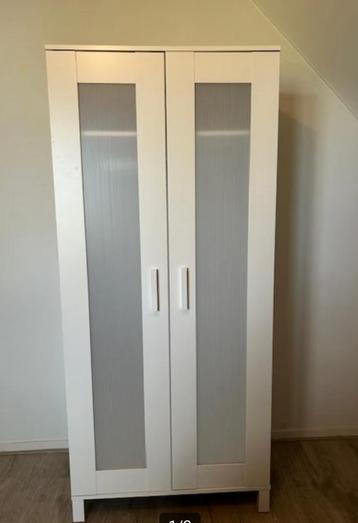 Soort gelijke kast met planken! beschikbaar voor biedingen