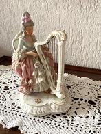 Porseleinen beeldje uit Dresden, kantporselein dame met harp, Ophalen of Verzenden