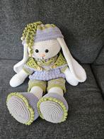 Gehaakt konijn uit de funny bunny collectie met kleding, Ophalen of Verzenden, Nieuw, Kraamcadeau