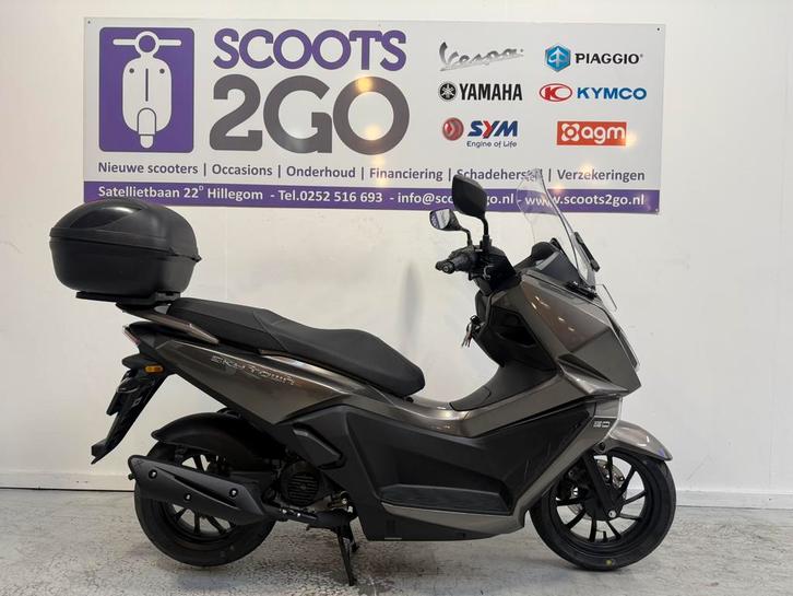 Kymco Skytown, Fietsen en Brommers, Scooters | Kymco, Zo goed als nieuw, Super 8, Maximaal 45 km/u, Benzine, Ophalen of Verzenden