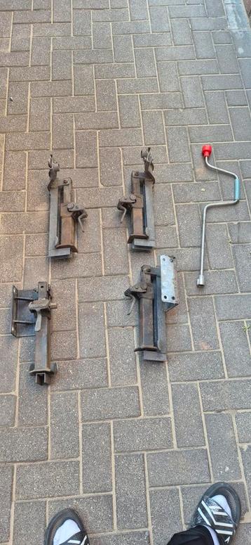 Al-ko Chassis Stabilisatie Poten beschikbaar voor biedingen