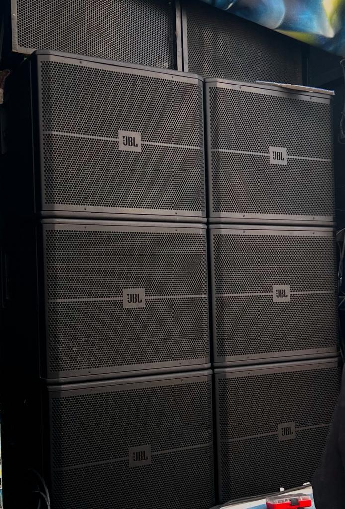 Jbl srx 718 s in zeer nette staat 2 stuks, Tuin en Terras, Bergingen en Tuinkasten, Zo goed als nieuw, Overige typen, Ophalen of Verzenden