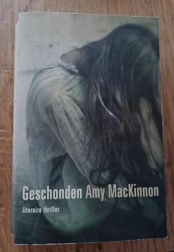 "Geschonden", thriller debuut van Amy MacKinnon (VS-2008). beschikbaar voor biedingen