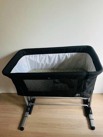 Deryan Co-sleeper incl. matras & 4 overtrekjes beschikbaar voor biedingen