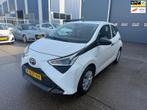 Toyota Aygo 1.0 VVT-i x-fun Airco Led Cruise 1e 8945 NAP, Voorwielaandrijving, Gebruikt, Euro 6, 4 stoelen