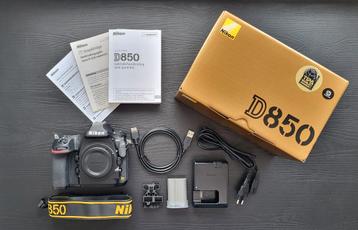 Nikon D850 body: full-frame camera met weinig clicks beschikbaar voor biedingen