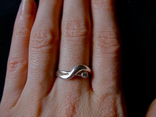 Zilveren 925 zilver ring met zirkonia / kristal in maat 17, Sieraden, Tassen en Uiterlijk, Ringen, Nieuw, Dame, 17 tot 18, Overige kleuren