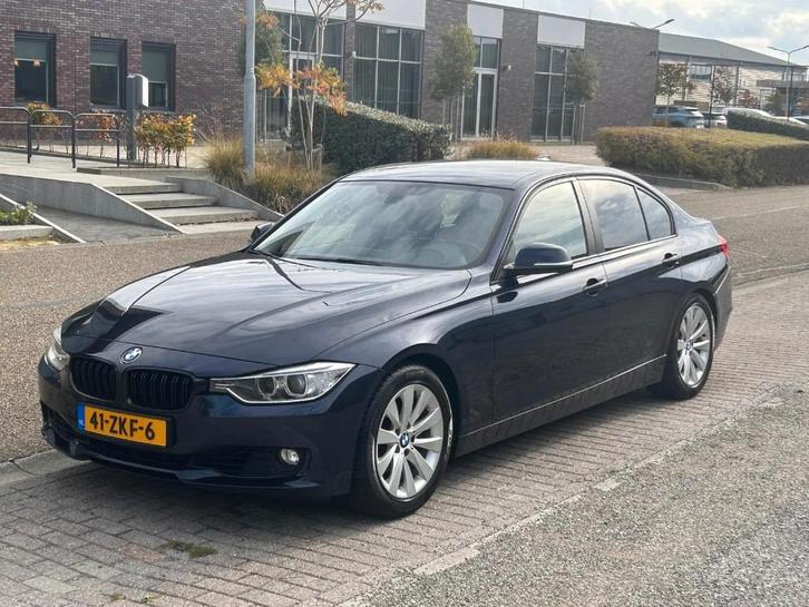 BMW 3-Serie 320i Trekhaak Xenon F30, Auto's, BMW, Bedrijf, 3-Serie, ABS, Airbags, Airconditioning, Alarm, Bluetooth, Boordcomputer