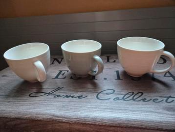 Mooie nette soepkommen  beschikbaar voor biedingen