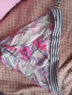 Bikinibroekje wit met roze en lila, maat S, Kleding | Dames, Badmode en Zwemkleding, The Sting, Wit, Ophalen of Verzenden, Zo goed als nieuw