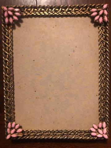 Vintage Gouden Fotolijst met Roze Accenten beschikbaar voor biedingen