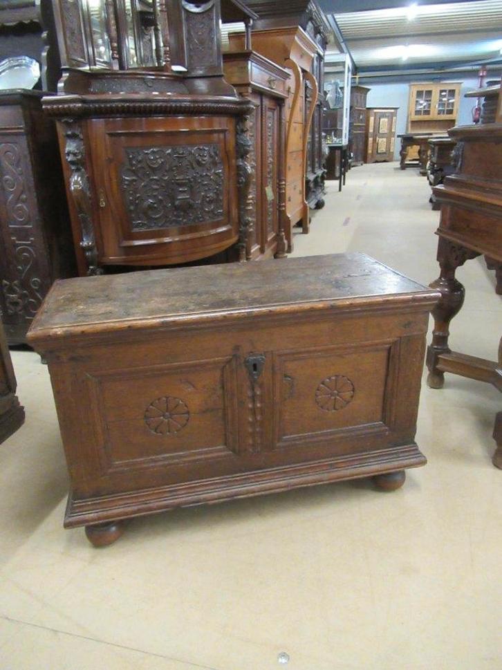Oer 11543 kleine ANTIEKE 18e eeuwse eiken kist met snijwerk, Antiek en Kunst, Antiek | Overige Antiek, Ophalen